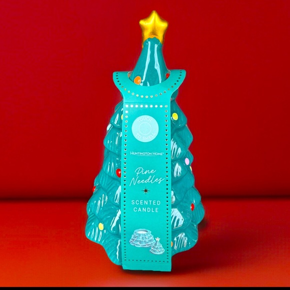 🎄NEW🎄Nostalgic Tree🎄Pine Needles Scented 14 oz Candle Huntington Home - Picture 1 of 4